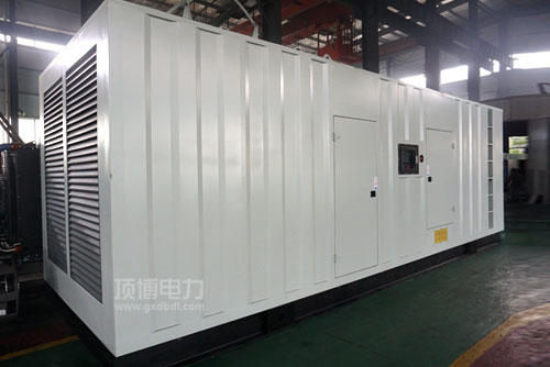 一台500kW低噪声柴油发电机组正常供电时突然不发电原因